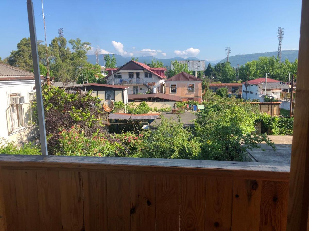 Гостевой Дом Тина Sukhumi Exterior foto